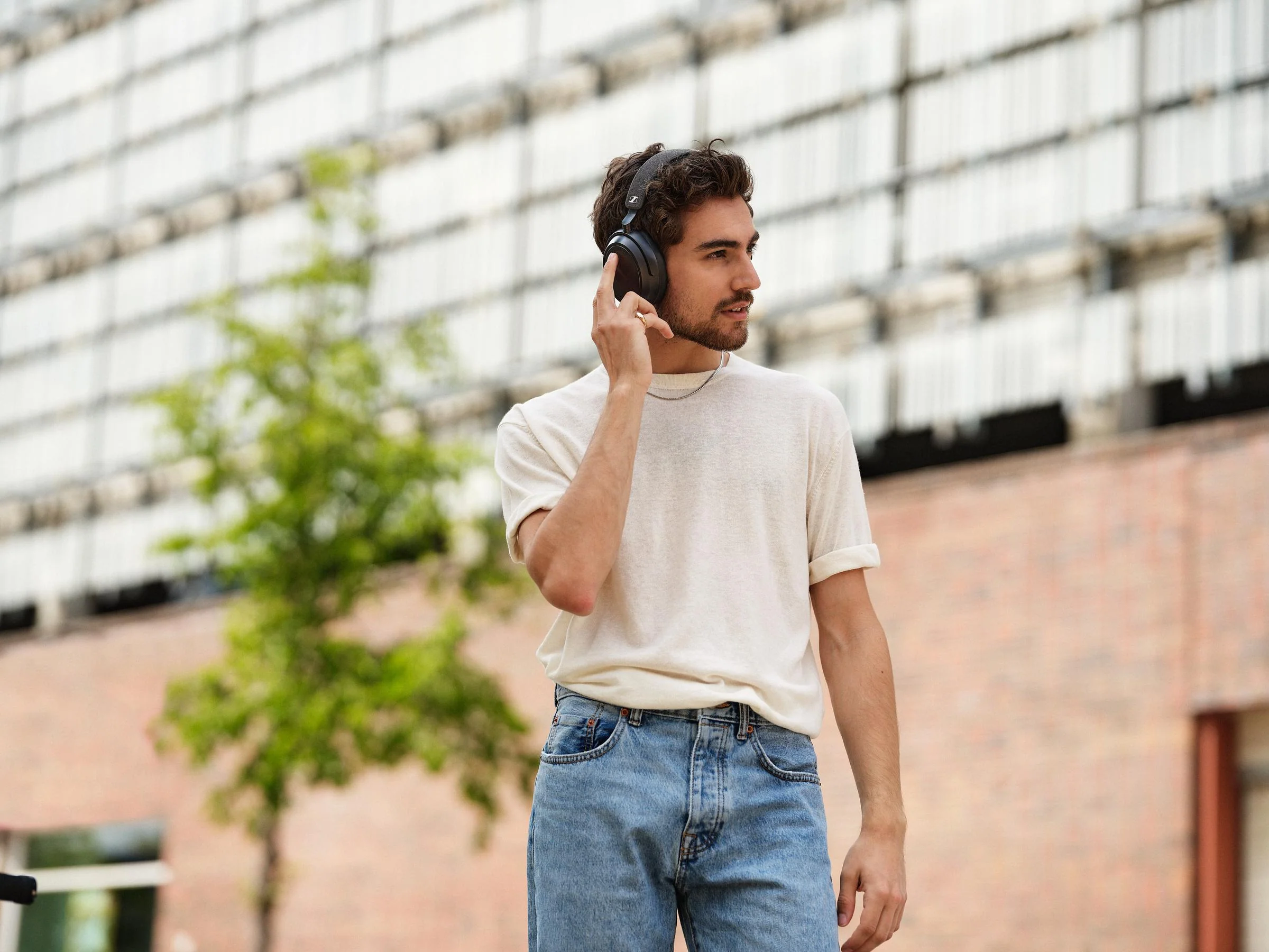 Sennheiser Momentum 4 Wireless - View image 7