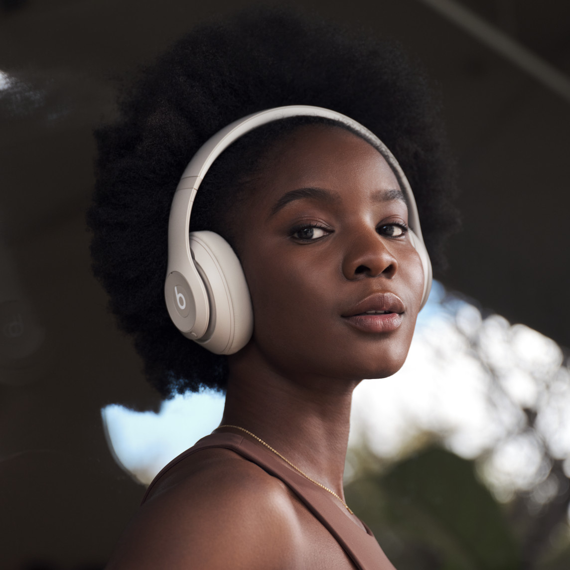 Beats Studio Pro Wireless Headphones — Sandstone - View image 6